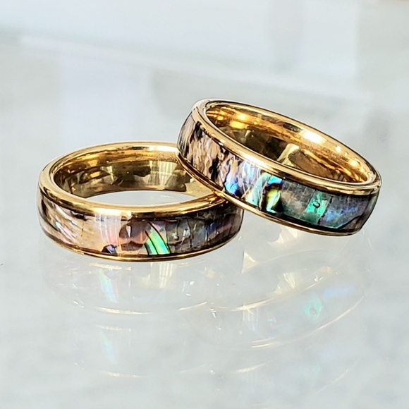 Jewelry - Natural abalone shell ring